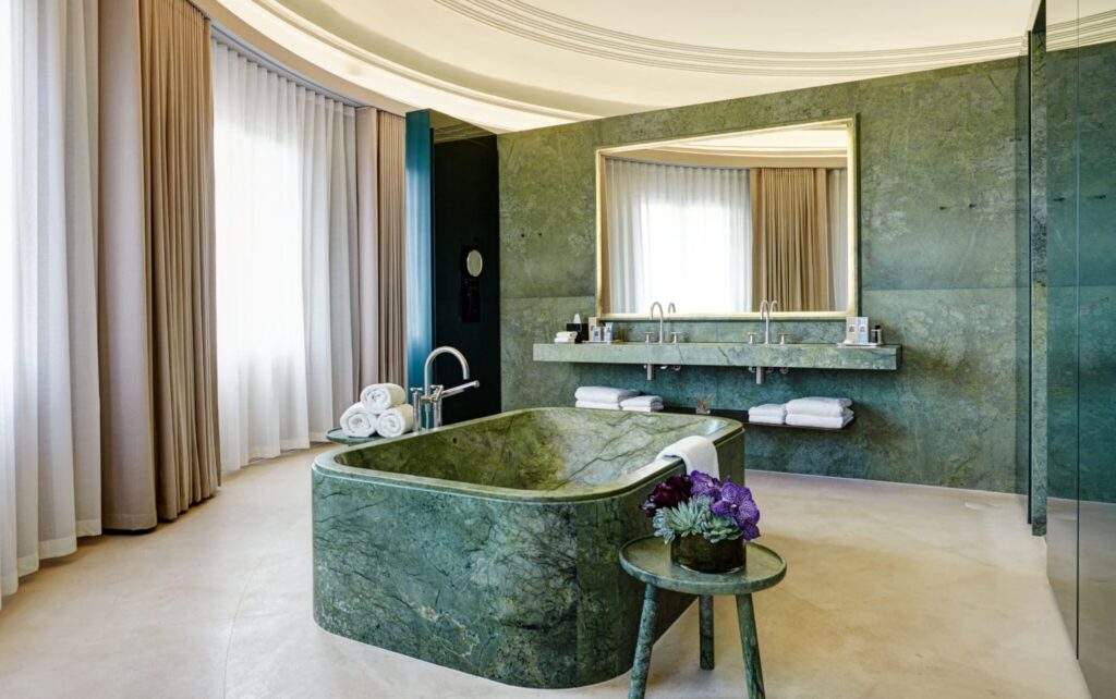 Hotel-Cafe-Royal-Dome-Penthouse-Bathroom-1-2048x1521-min-min