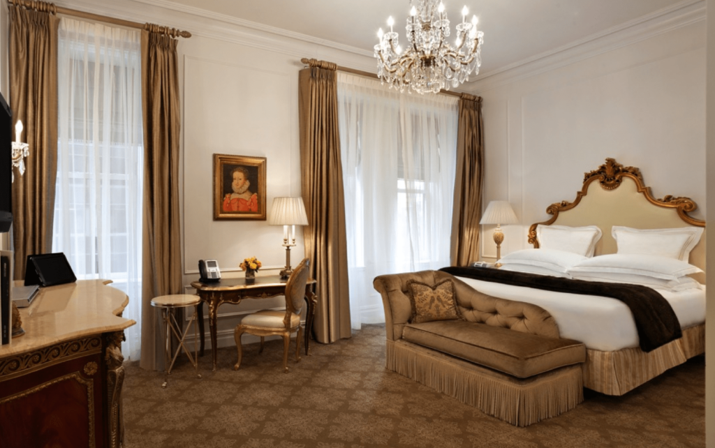 room_theplaza-newyork-min
